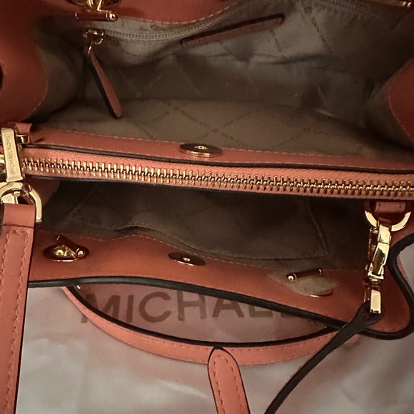 Michael Kors Teagen Small Messenger bag in peach color New - Picture 6 of 10